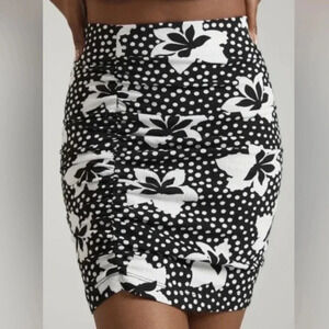 NEW Anthropologie Porridge Black White Floral Ruched Mini Skirt L‎